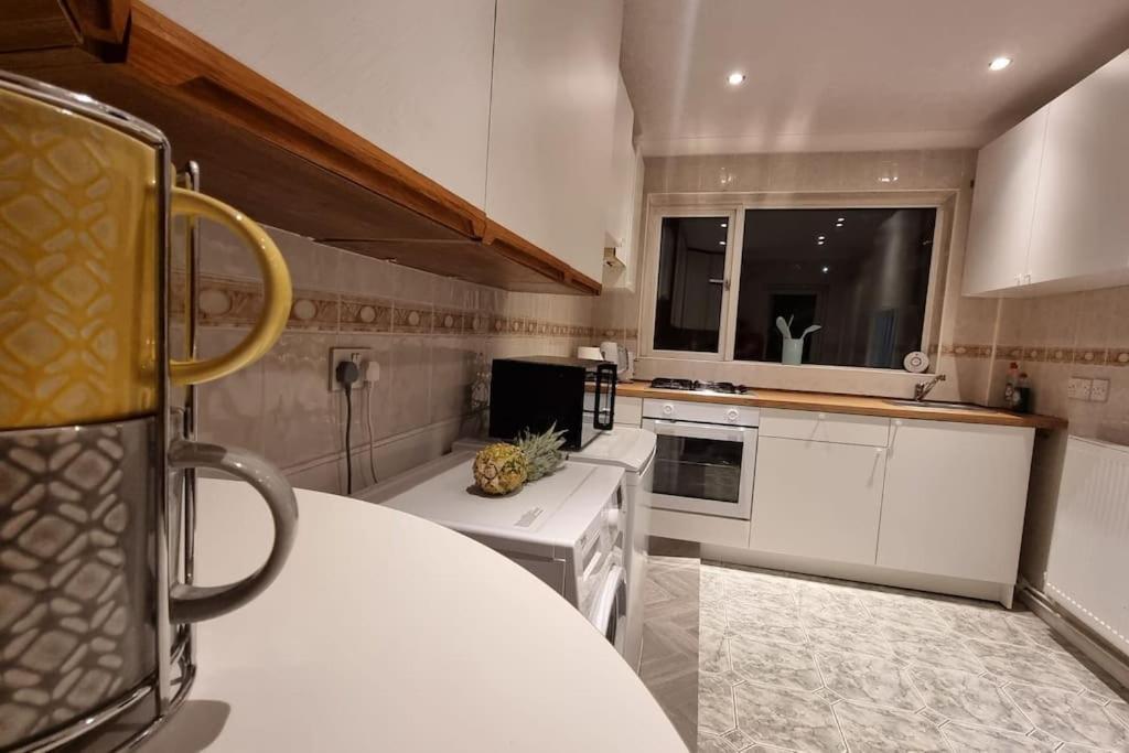 Spacious 2 Bed Bungalow Enfield Exterior foto