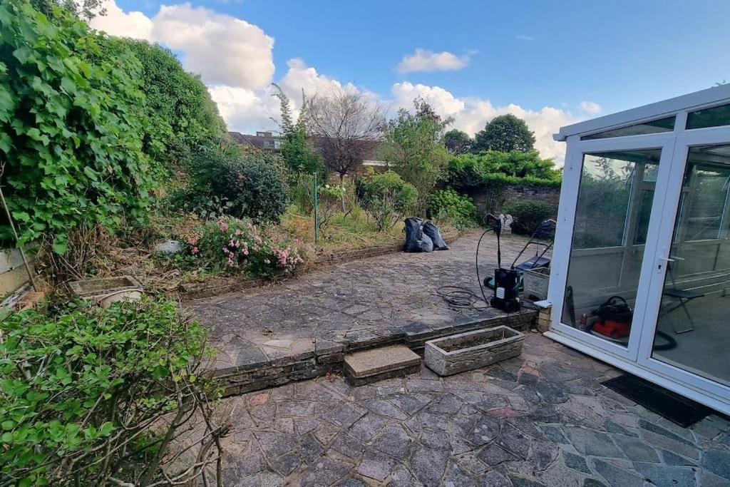 Spacious 2 Bed Bungalow Enfield Exterior foto