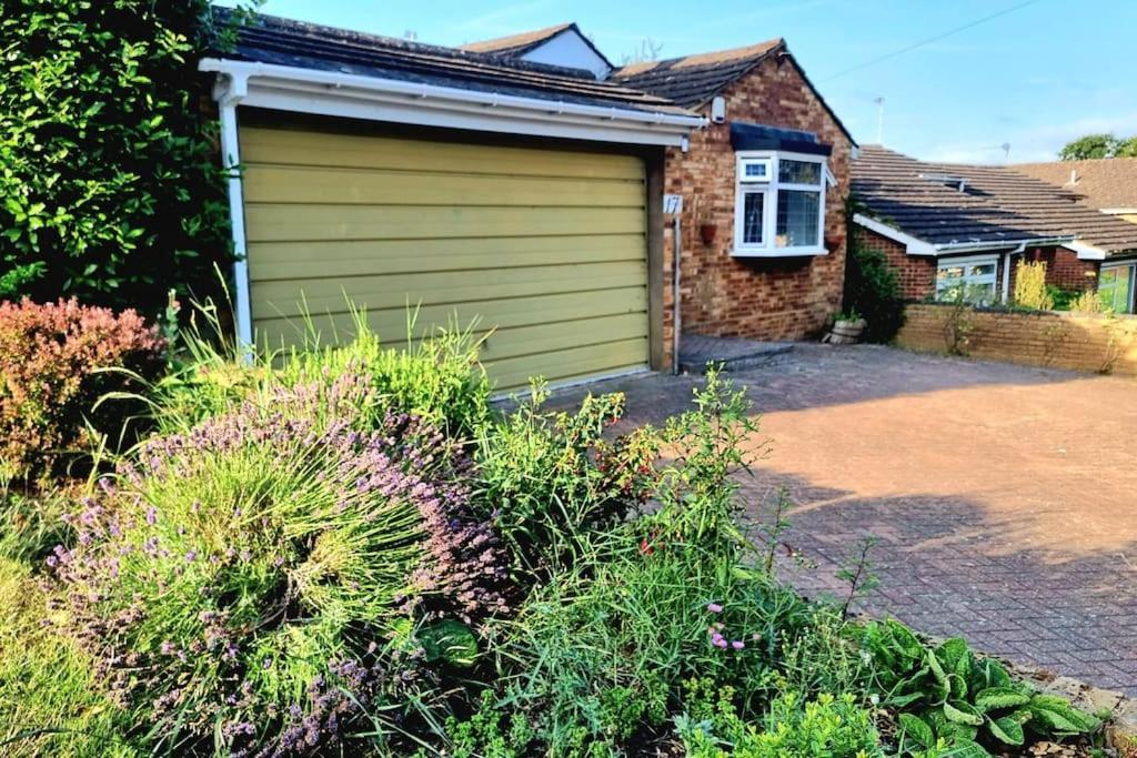 Spacious 2 Bed Bungalow Enfield Exterior foto